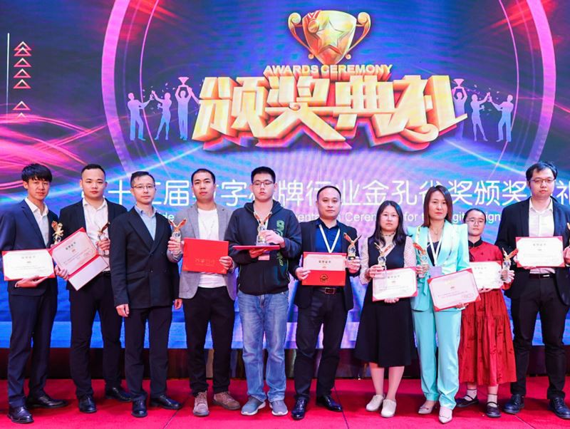 A primit două distincții în semnalizare digitală și afișaj comercial