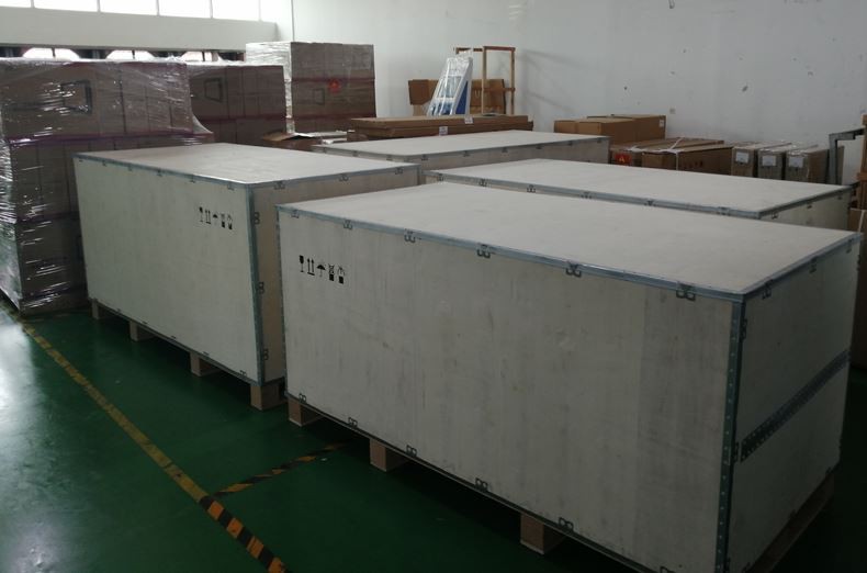 Un lot de bucăți industriale așteaptă să fie expediat